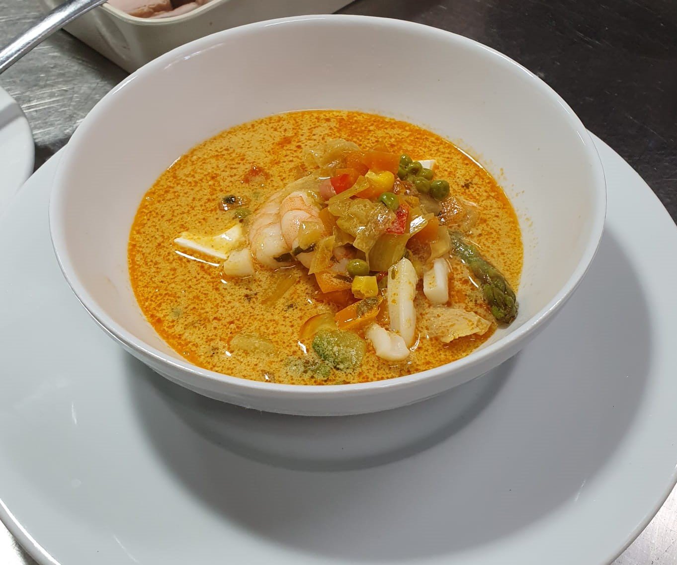 Menu chef privado daniel salcedo sopa de gambas y pollo
